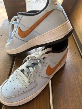 Nike Light Blue Low-Top Sneakers with Tan Suede Swoosh